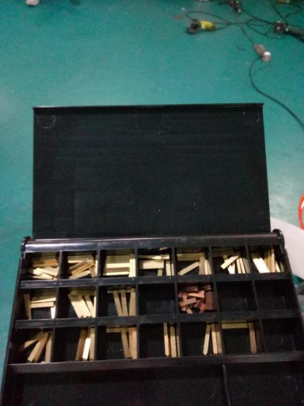 دستگاه برچسب زنی خودکار دوبل کناری برچسب با دستگاه پیجینگ و دستگاه کدگذاری