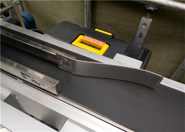 دستگاه برچسب زدن اتوماتیک برای بطری / شیشه / ظرف